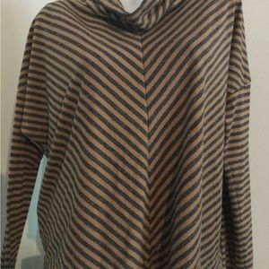 LOFT  P E T I T E S  Striped BROWN & GRAY Turtle neck top SIZE: LP